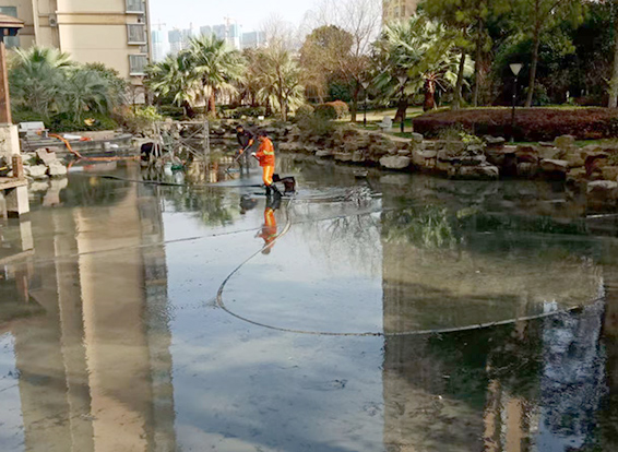 皇桐镇景观池淤泥清理